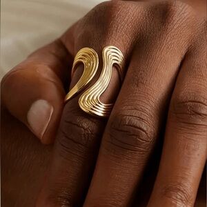 Eclipse Gold Thick Curve Ring